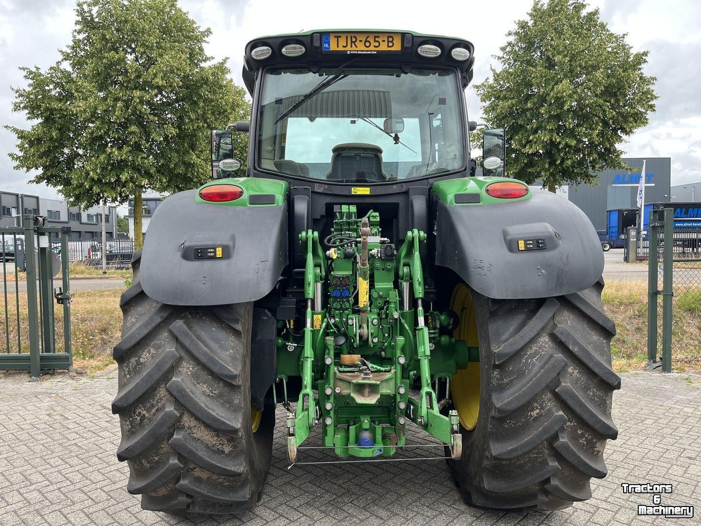 Tractor John Deere 6215R