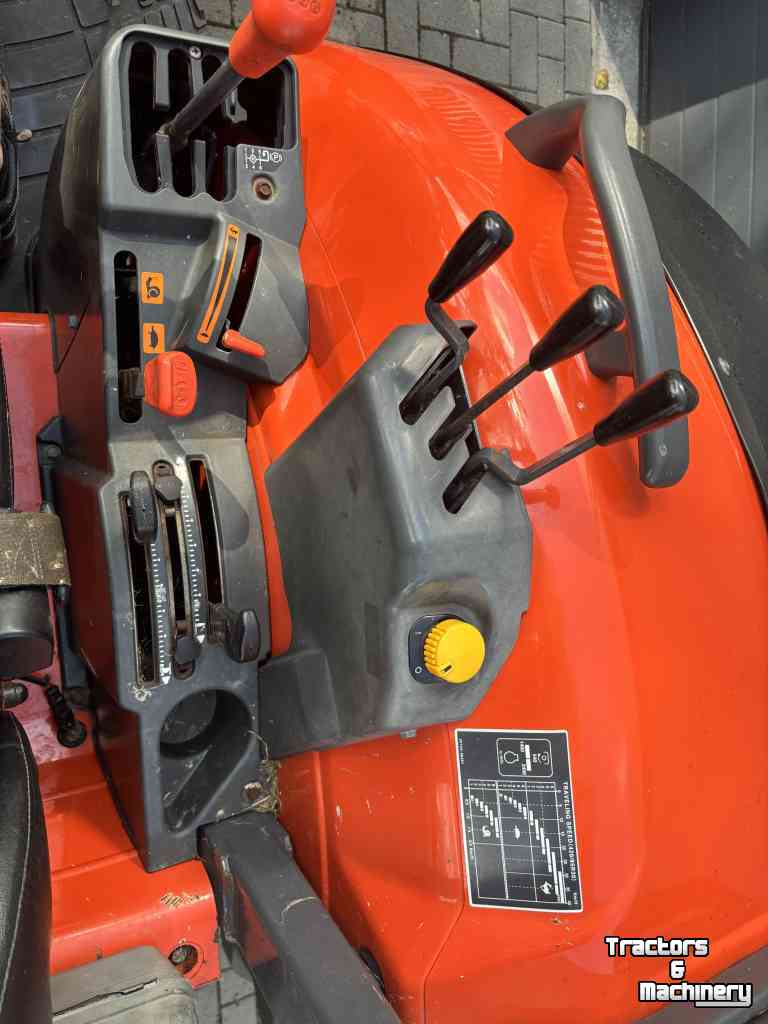 Tractor Kubota M7060 hydraulic shuttle