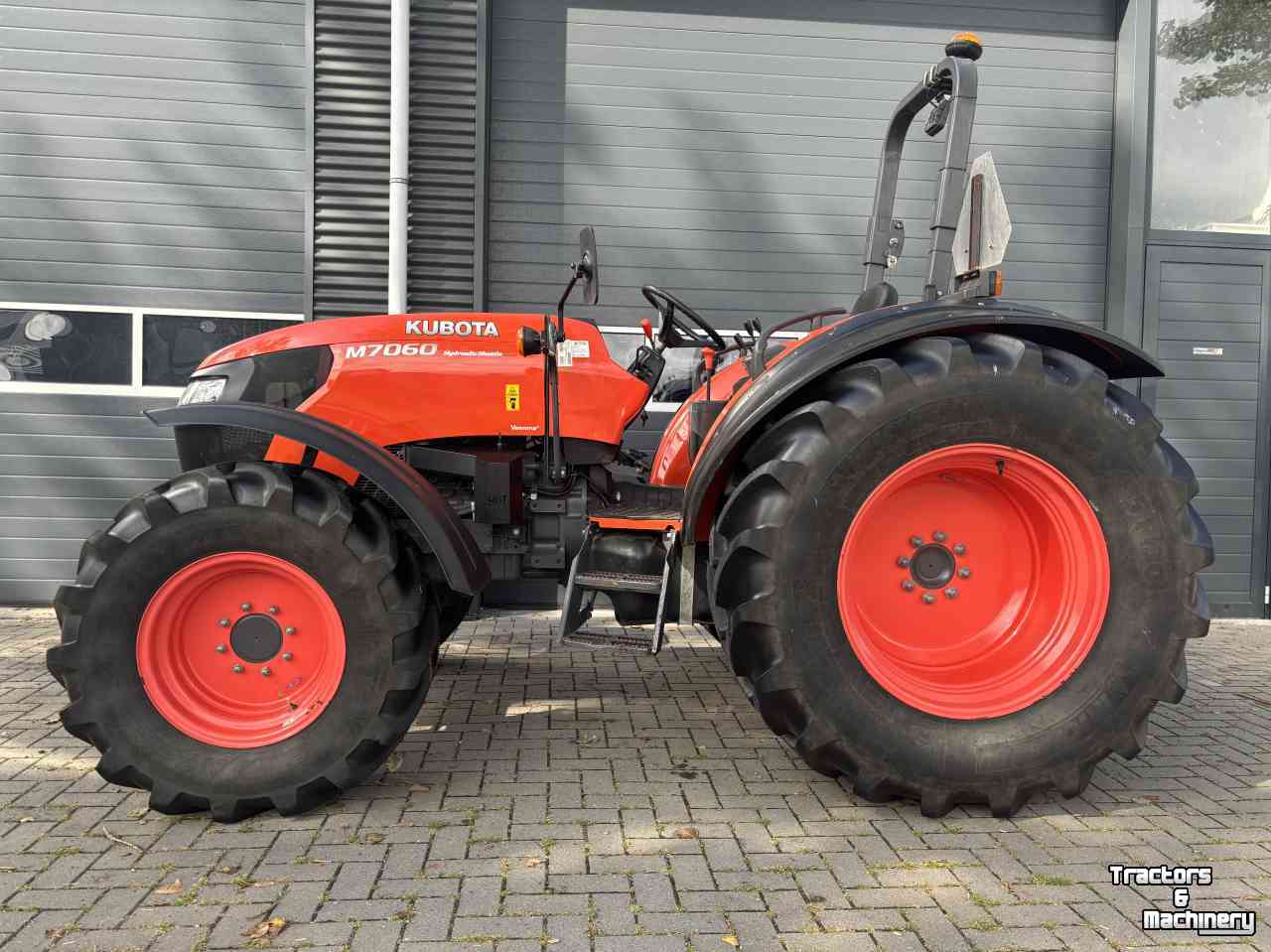 Tractor Kubota M7060 hydraulic shuttle