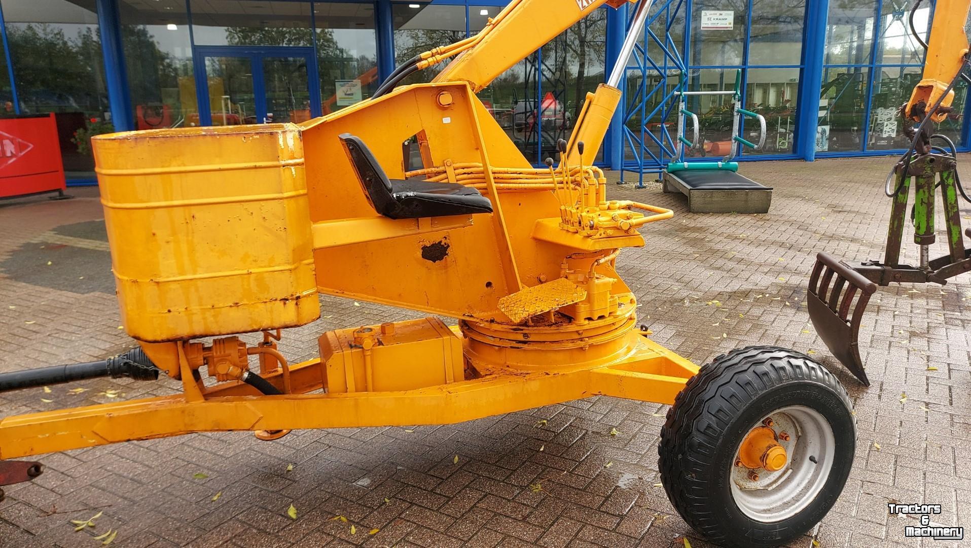 Excavator mobile Caesar  GETROKKEN KRAAN