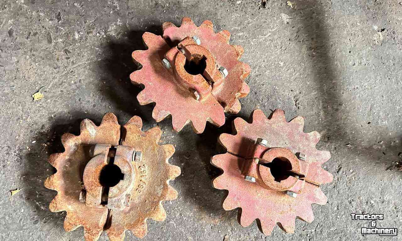 Diverse used spare-parts  HESSELS AANDRIJFWIELEN