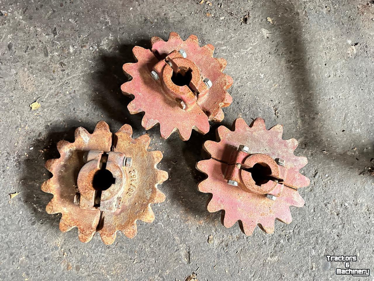 Diverse used spare-parts Hessels AANDRIJFWIELEN