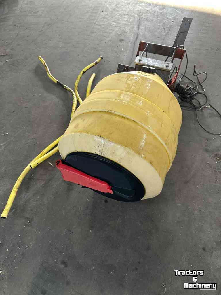 Other grassland-equipment, hay-equipment and accessories  Kuiltoegmiddel dispenser  Verdeler