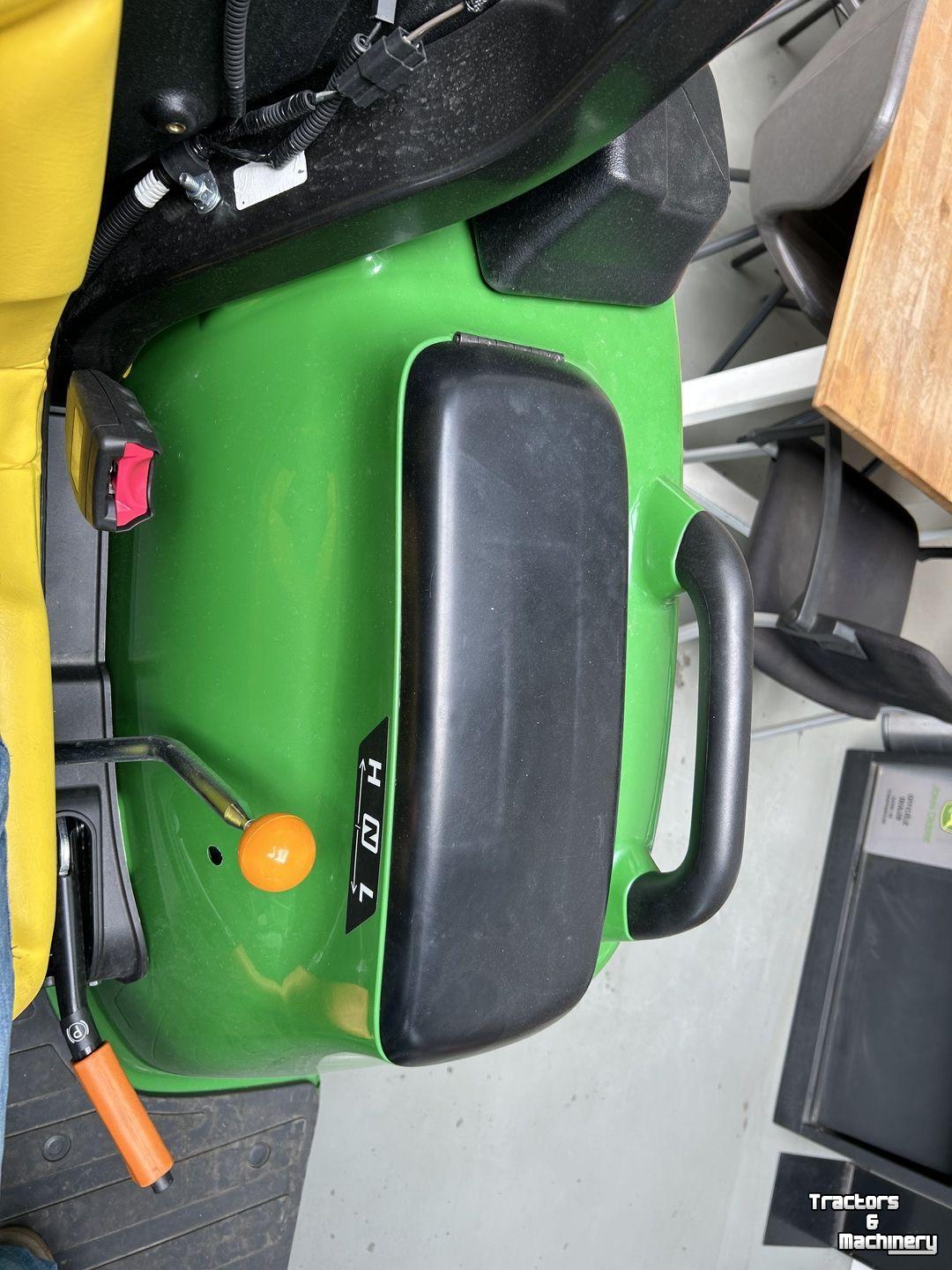 Small-track Tractor John Deere 3038E