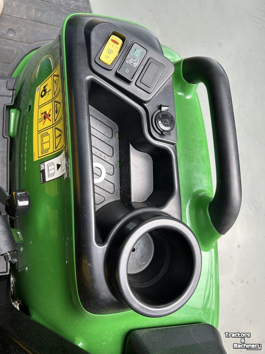 Small-track Tractor John Deere 3038E