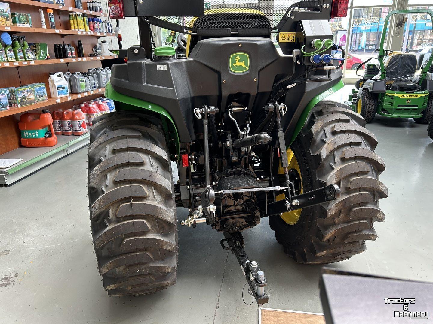 Small-track Tractor John Deere 3038E