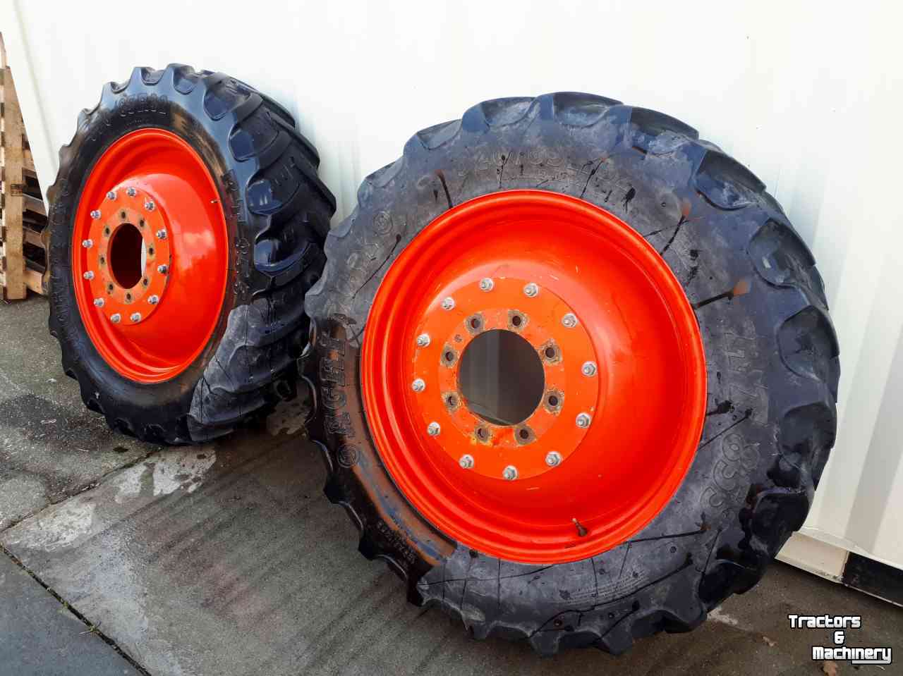 Wheels, Tyres, Rims & Dual spacers Good Year 270/85R50 en 320/85R32