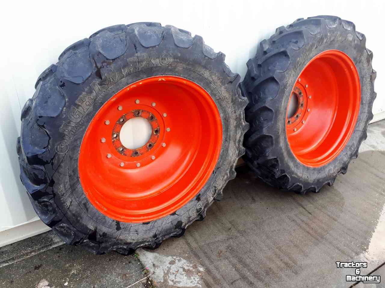 Wheels, Tyres, Rims & Dual spacers Good Year 270/85R50 en 320/85R32