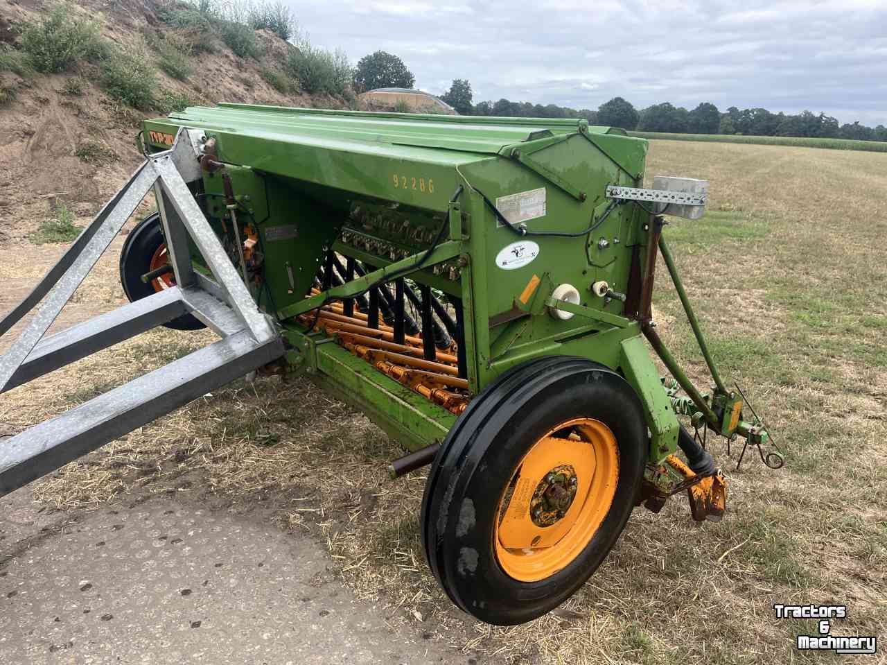 Seed drill Amazone D7-300