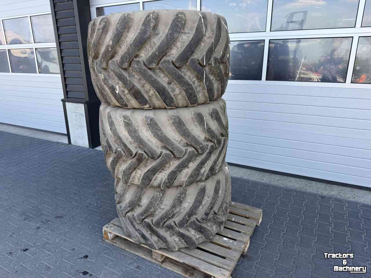 Wheels, Tyres, Rims & Dual spacers  Kraanbanden 3x Alliance 650/45-22.5 banden