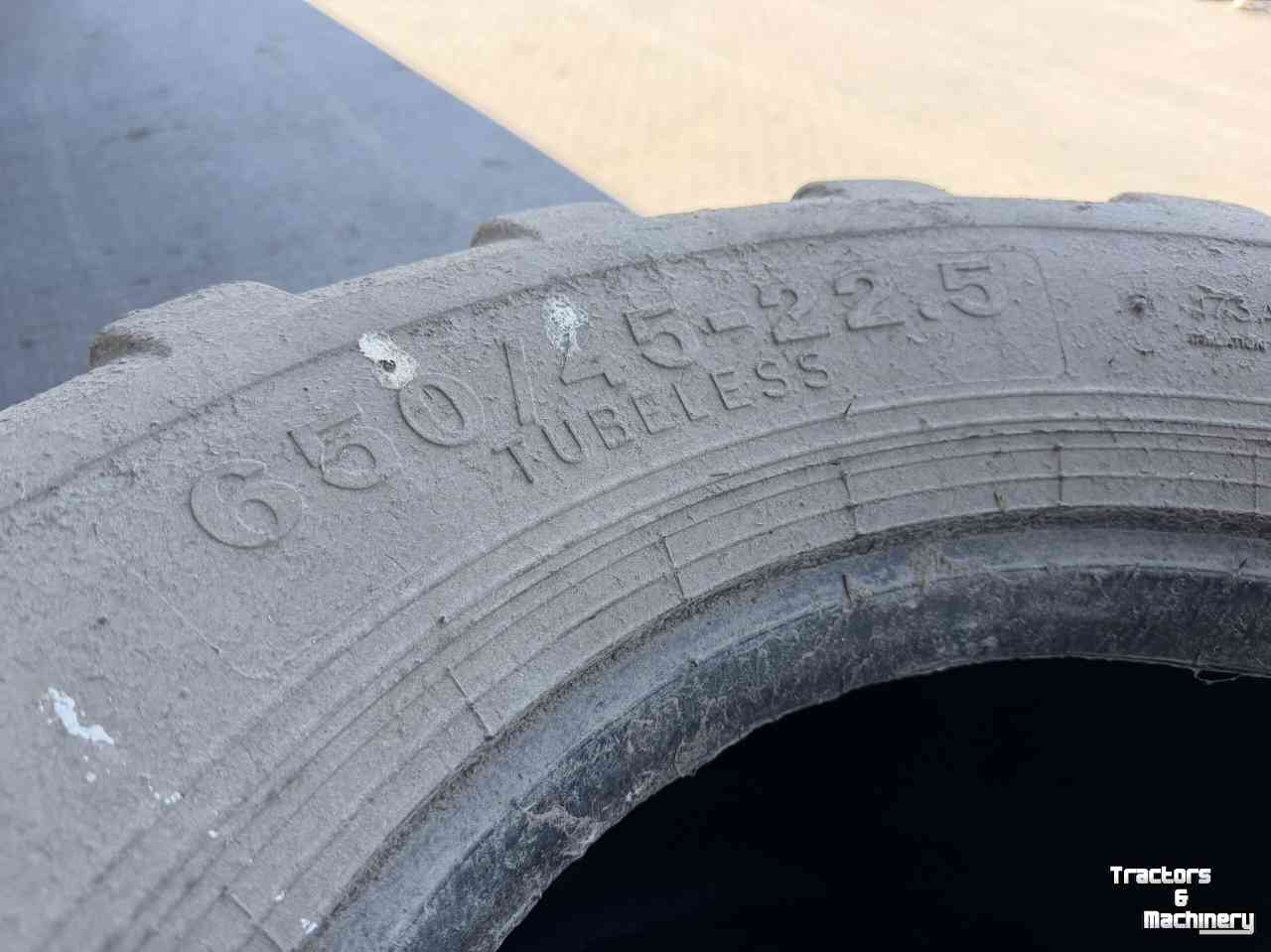 Wheels, Tyres, Rims & Dual spacers  Kraanbanden 3x Alliance 650/45-22.5 banden