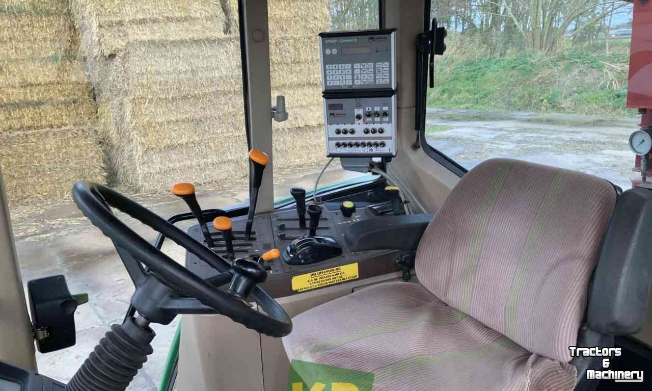 Tractors John Deere 6110 SE Tractor + Hardi TwinForce Veldspuit
