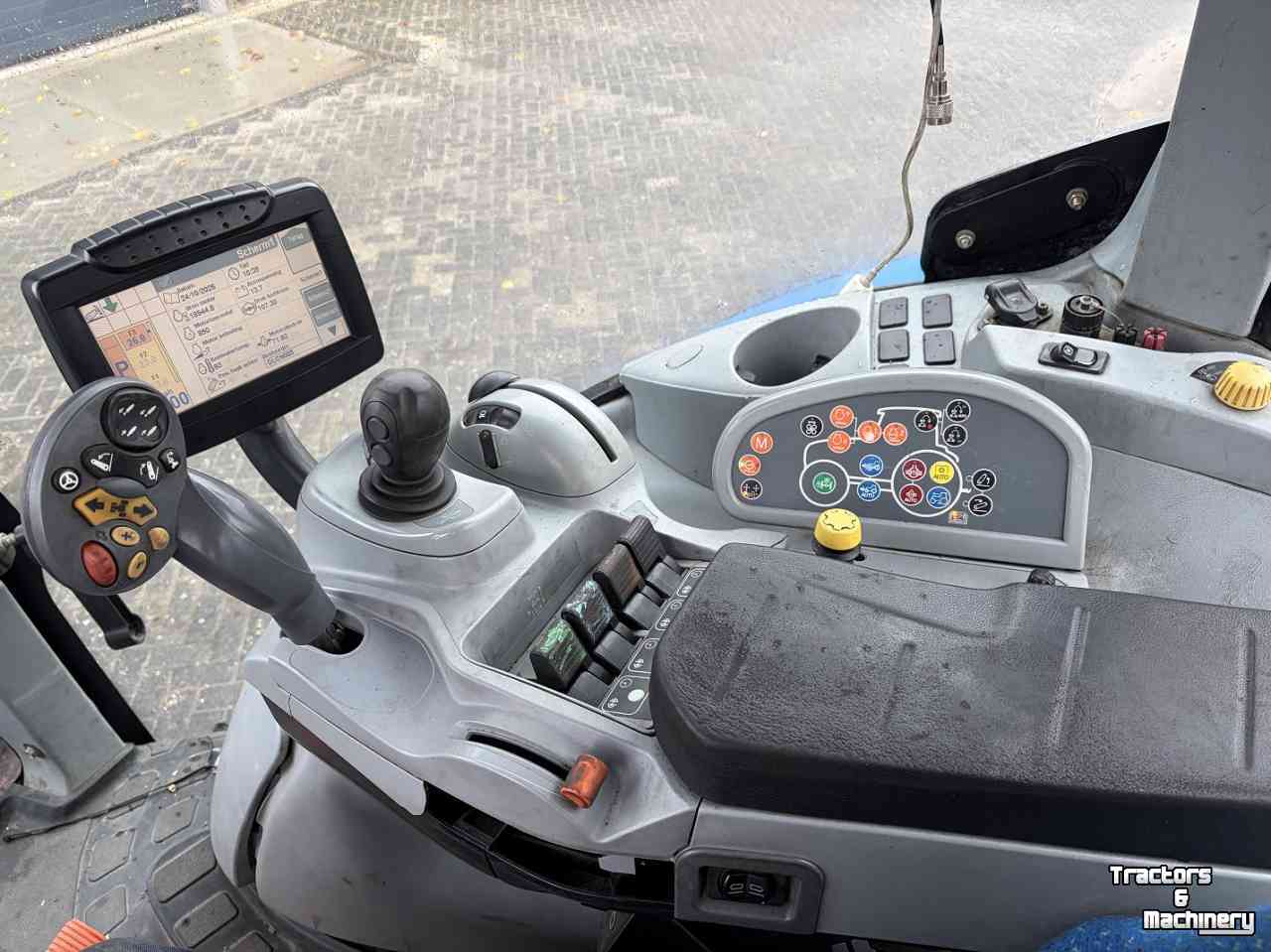 Tractor New Holland T7060 autocommand