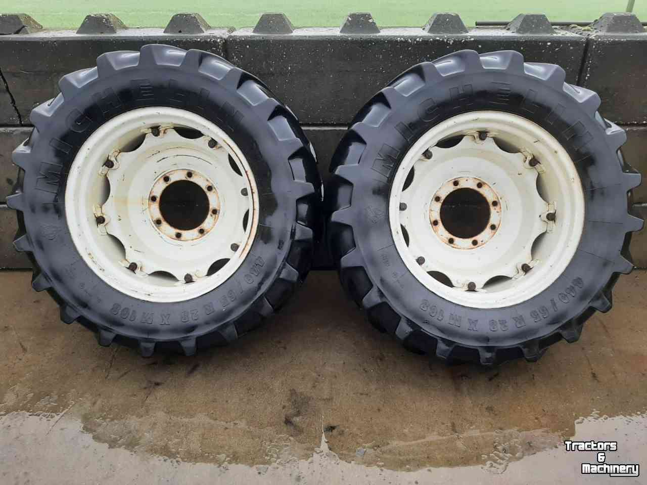 Wheels, Tyres, Rims & Dual spacers Michelin 440/65xR28  44065xR28