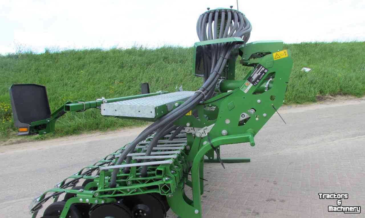 Seed drill Amazone Avant 3002 Aanbouwzaaimachine