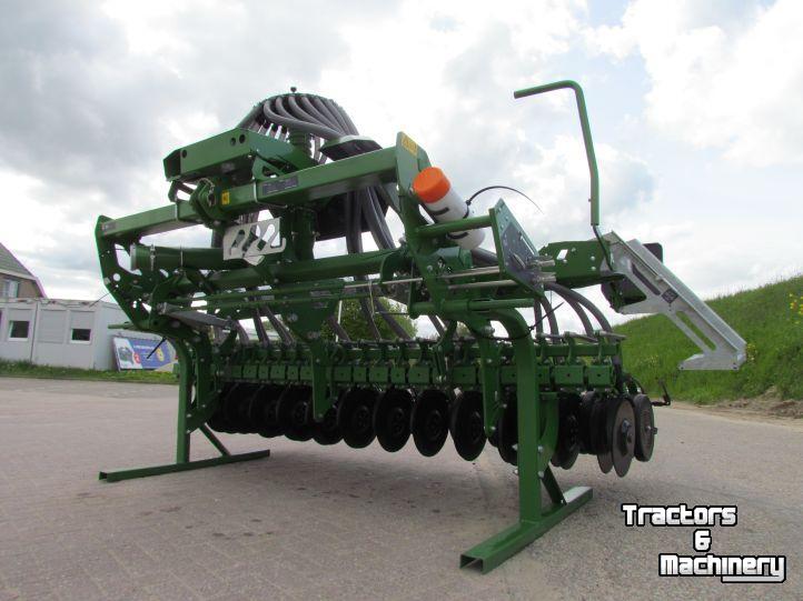 Seed drill Amazone Avant 3002 Aanbouwzaaimachine