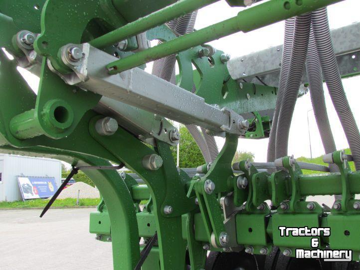 Seed drill Amazone Avant 3002 Aanbouwzaaimachine