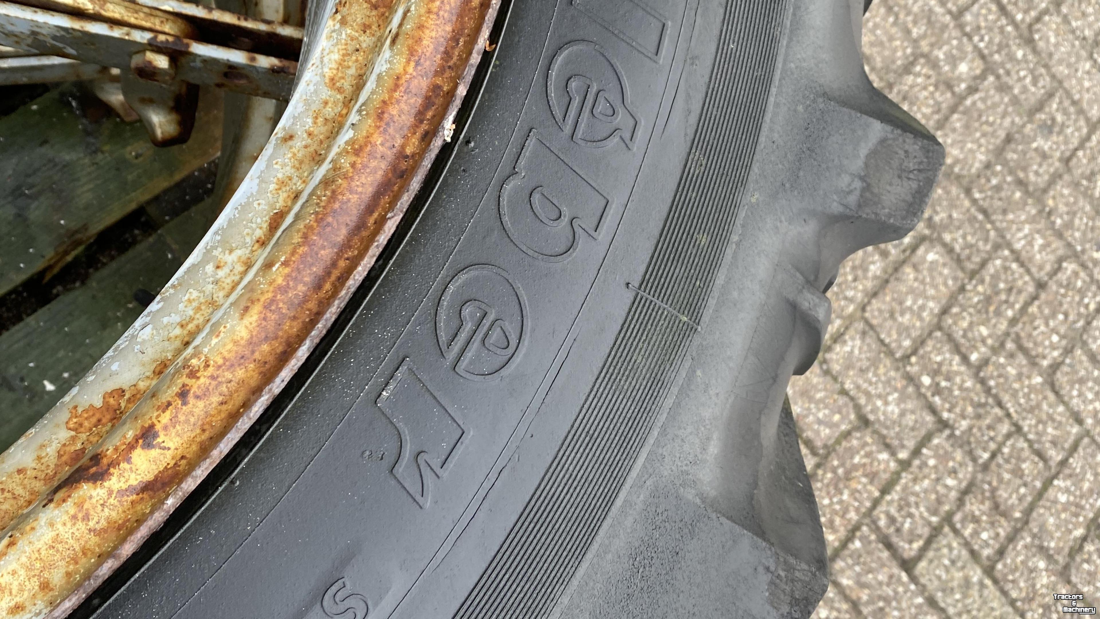 Wheels, Tyres, Rims & Dual spacers Kleber Dubbellucht 13.6R38