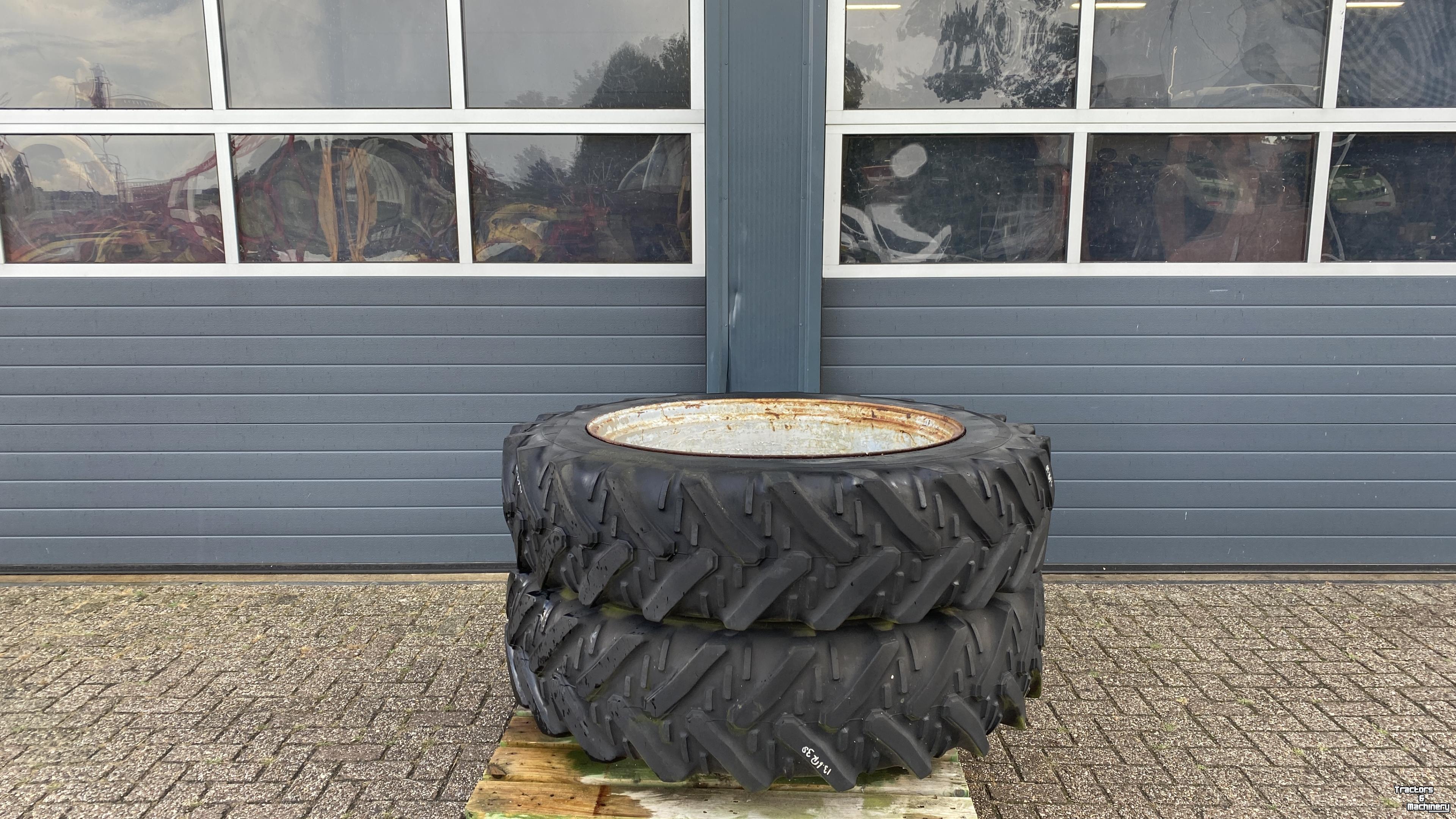 Wheels, Tyres, Rims & Dual spacers Kleber Dubbellucht 13.6R38