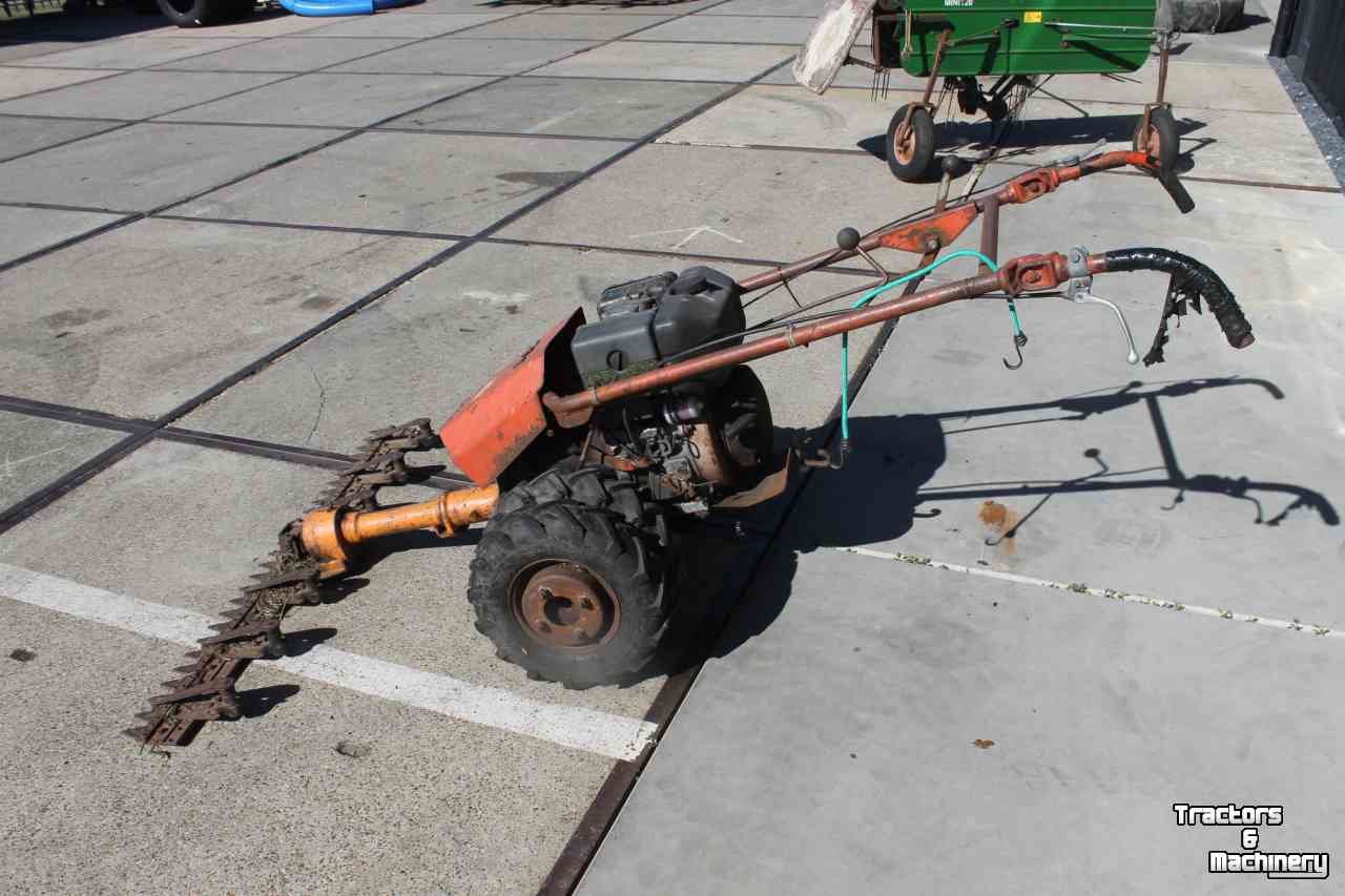 Two-wheel tractor Bucher M300 2-wielige trekker 2-wieler tractor met maaibalk