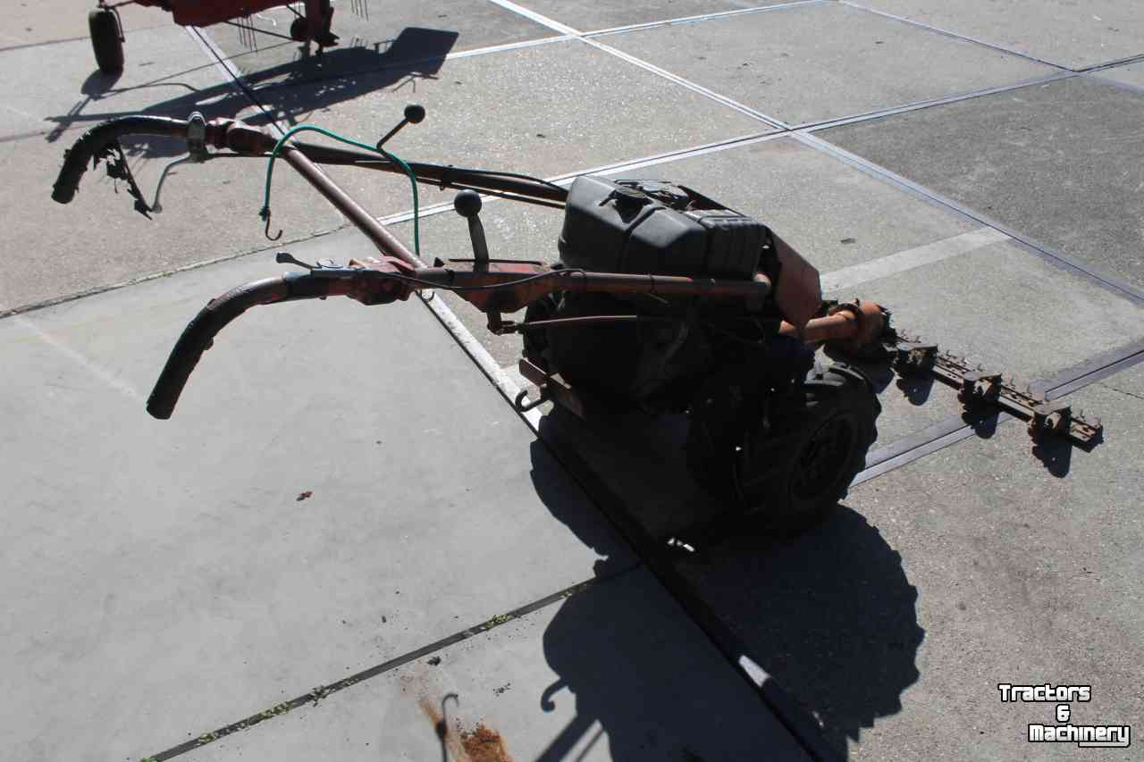 Two-wheel tractor Bucher M300 2-wielige trekker 2-wieler tractor met maaibalk