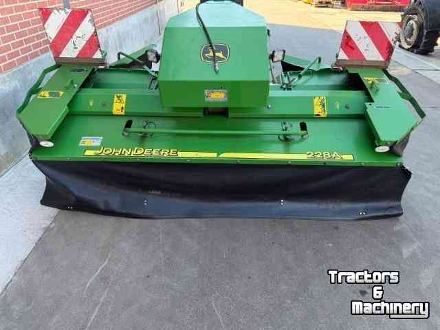 Mower John Deere 331 Achtermaaier + 228 A Front-maaier