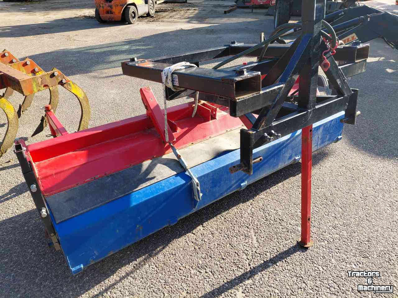 Sweeper Qmac KM225 Veegmachine