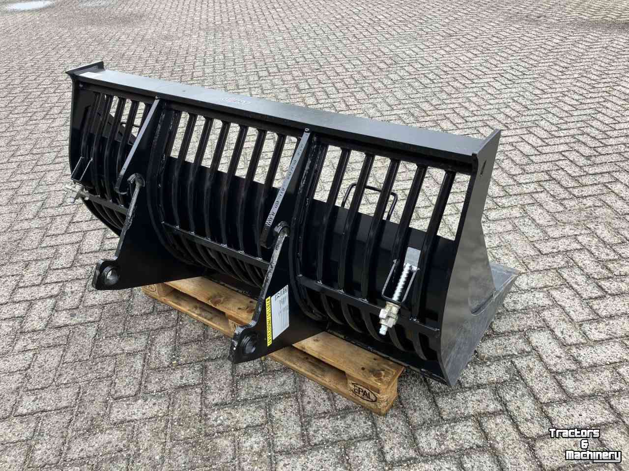 Skeleton buckets Giant Puinbak