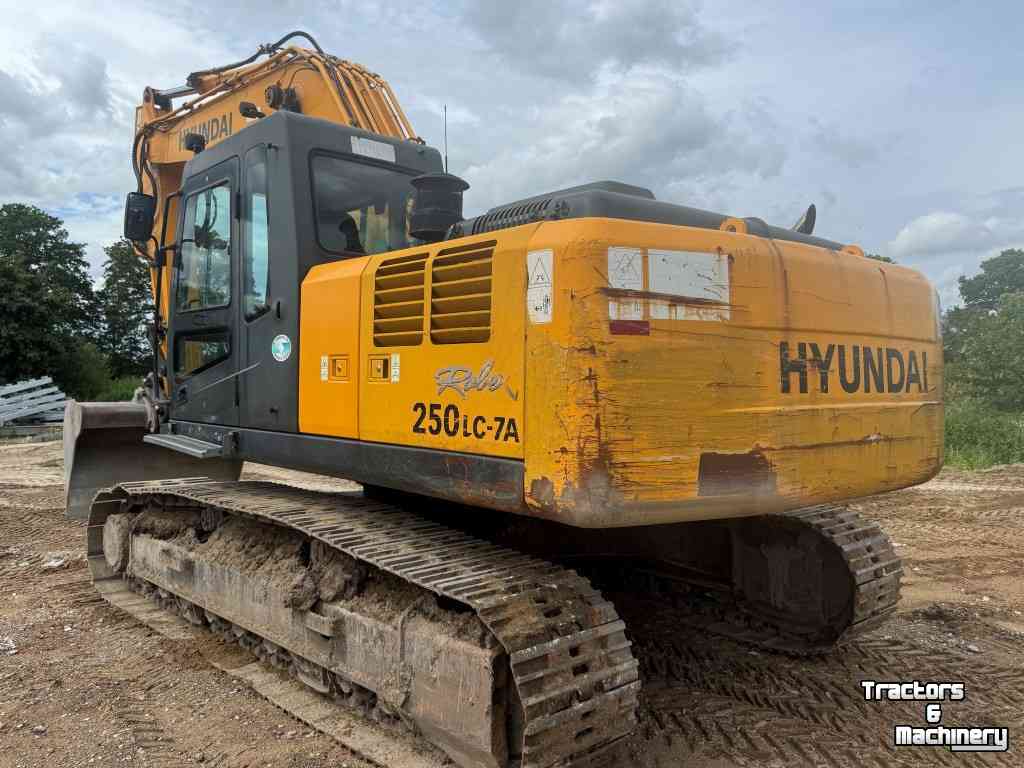 Excavator tracks Hyundai 250-7A