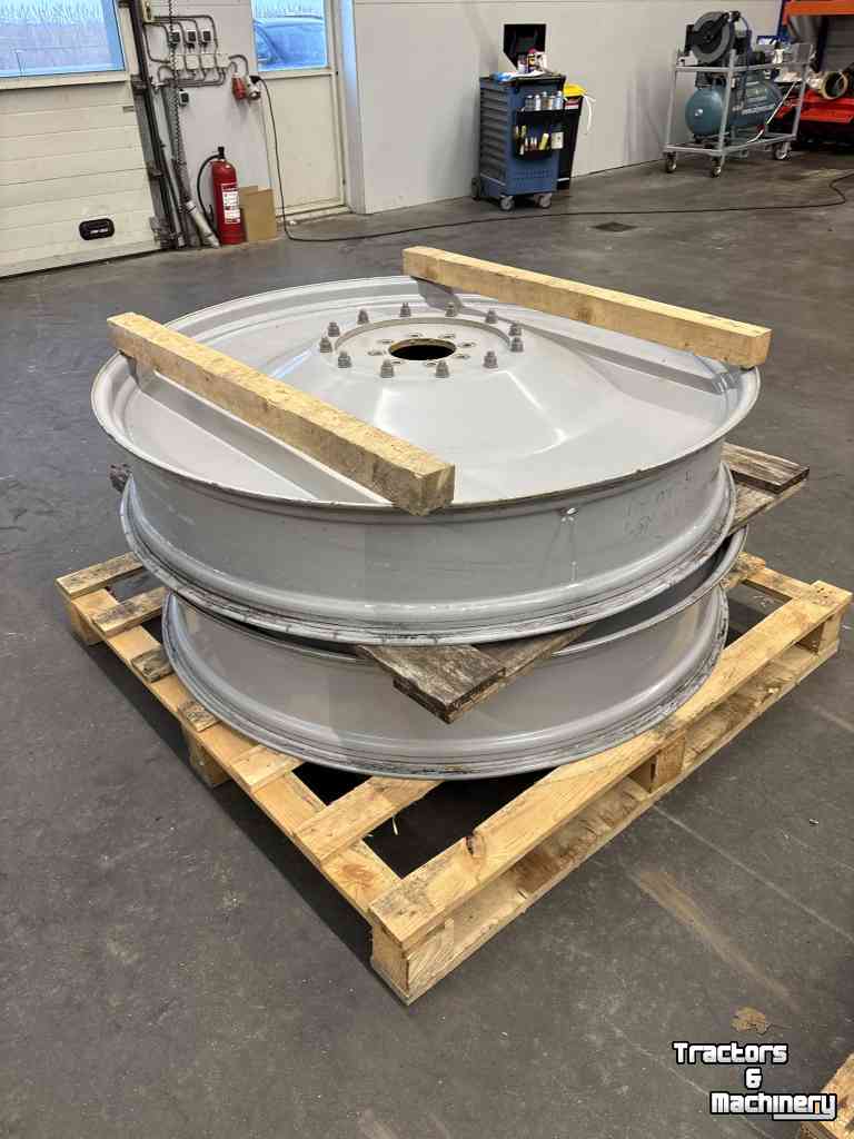 Wheels, Tyres, Rims & Dual spacers Molcon 10 x54 achter en 10 x38 voor