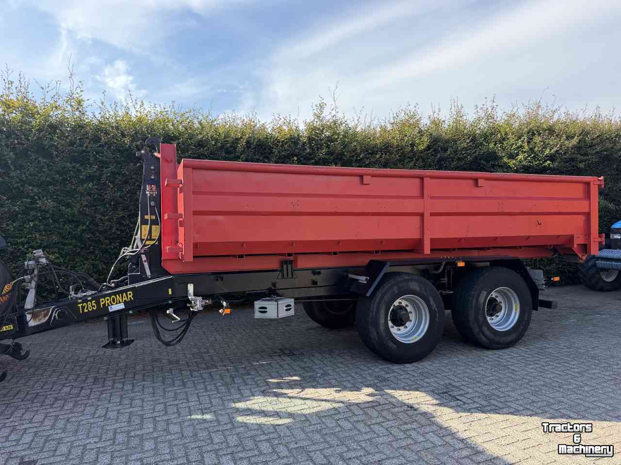 Hooked-arm carrier Pronar T285