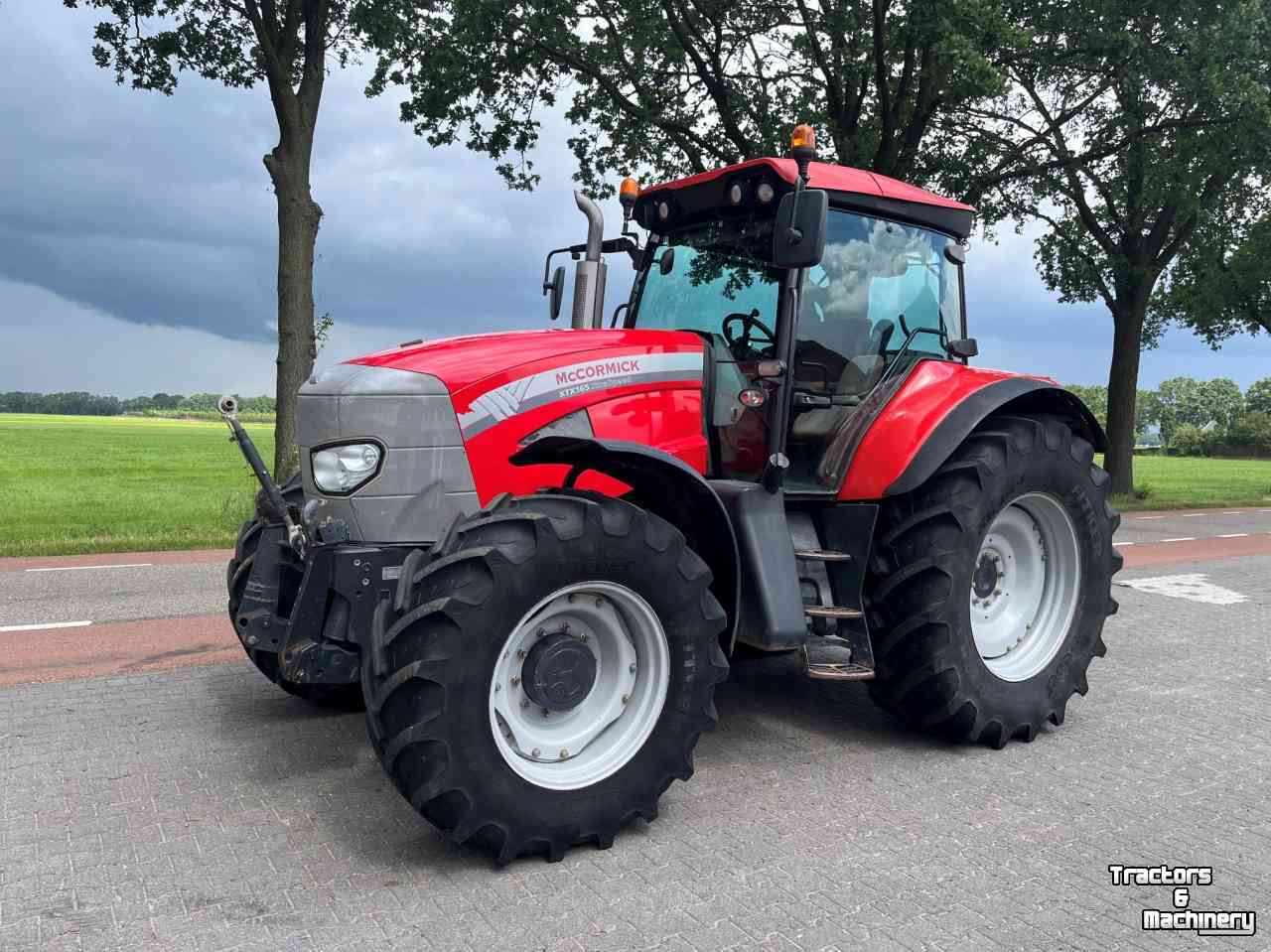 Tractor McCormick XTX 165