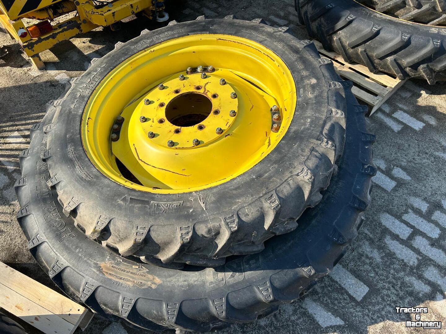 Wheels, Tyres, Rims & Dual spacers BKT BANDEN