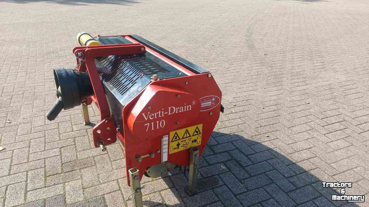 Meadow aerator Vertidrain Verti-Drain VD 7110 Beluchtingsmachine / Weidebeluchter