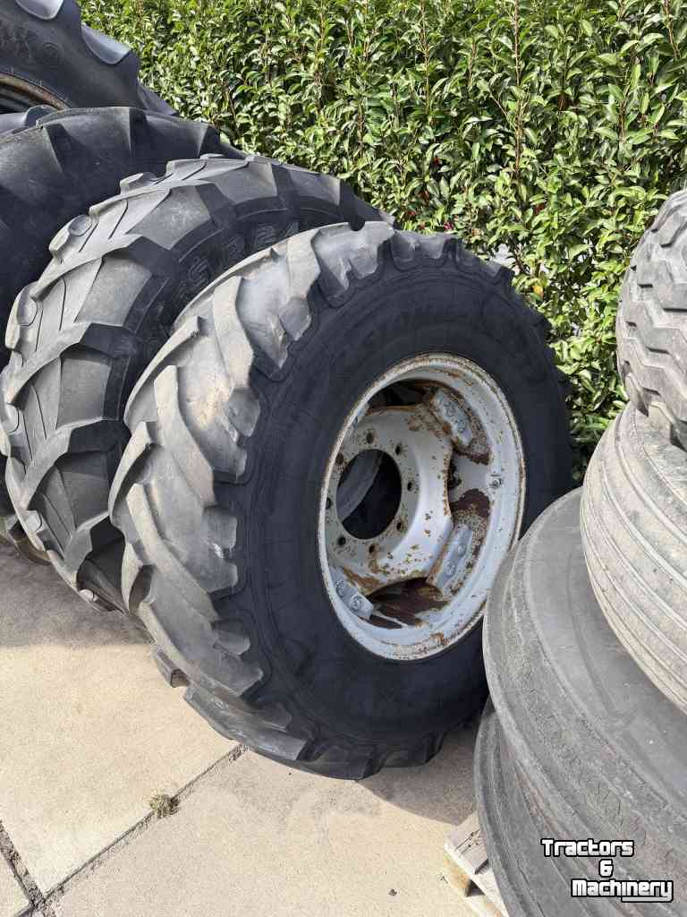 Wheels, Tyres, Rims & Dual spacers Case-IH set velgen 24 inch, met 14.9-24 banden erop