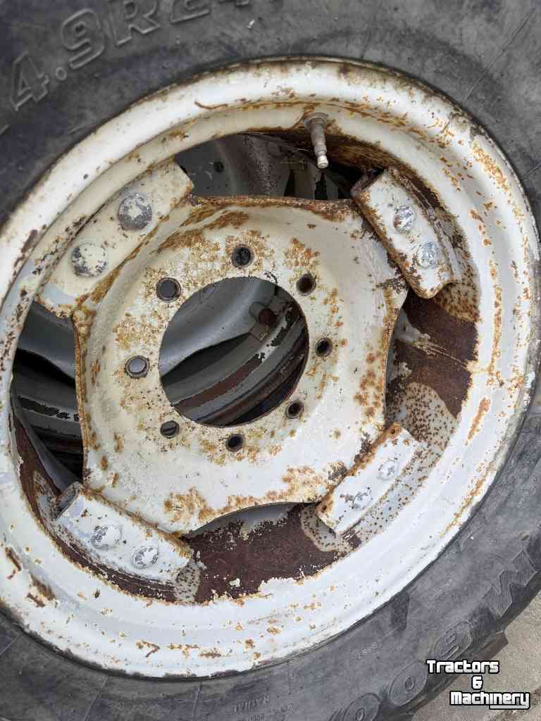 Wheels, Tyres, Rims & Dual spacers Case-IH set velgen 24 inch, met 14.9-24 banden erop
