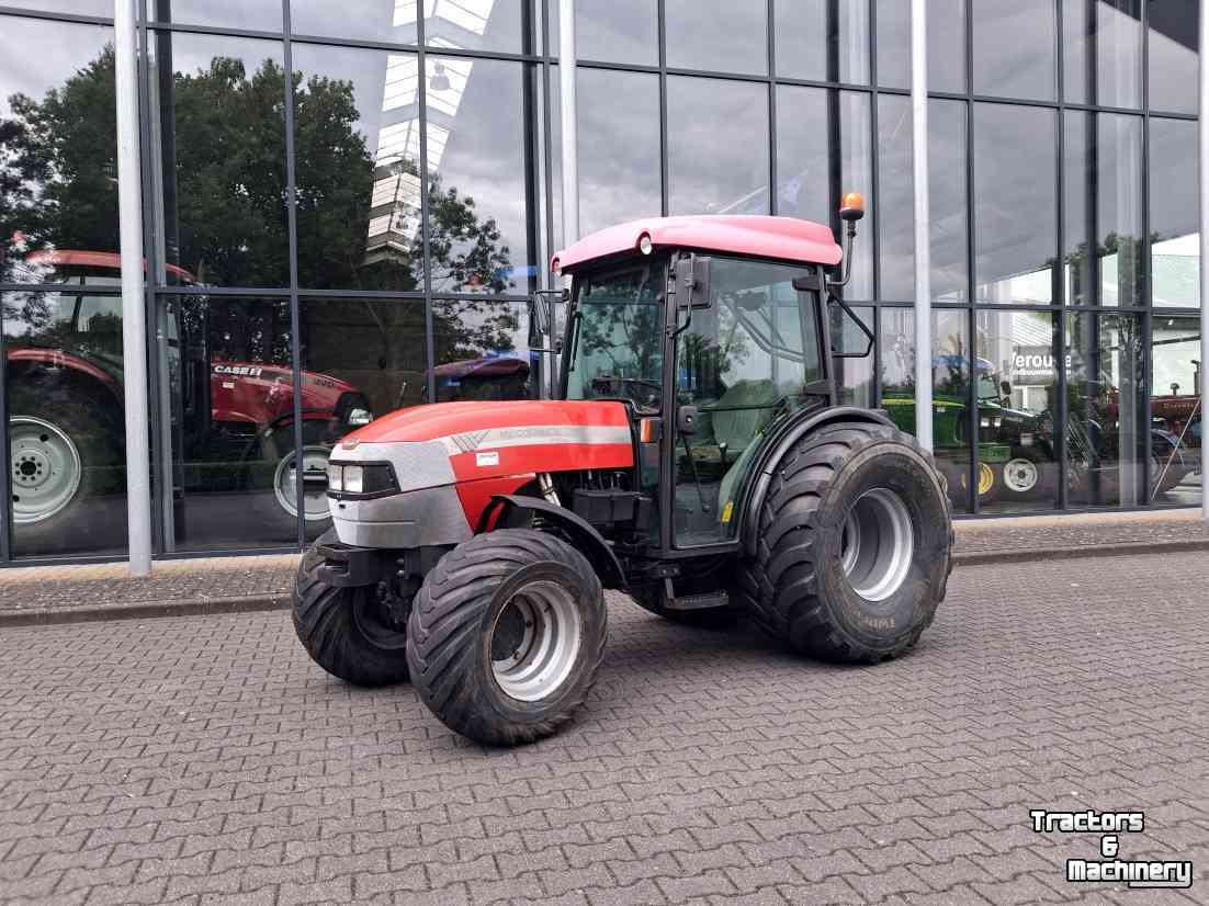 Tractor McCormick F-85-N