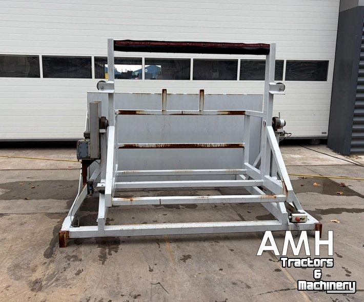 Conveyor  2730X650 Bunker met uitvoerband+kantelaar, Feed hopper with discharge conveyor including bin tipper, Dosierbunker mit Austragsband inklusive Kistenkipper