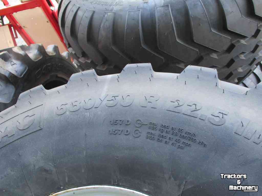 Wheels, Tyres, Rims & Dual spacers Vredestein 680/50-22.5 op 8 gaats velg