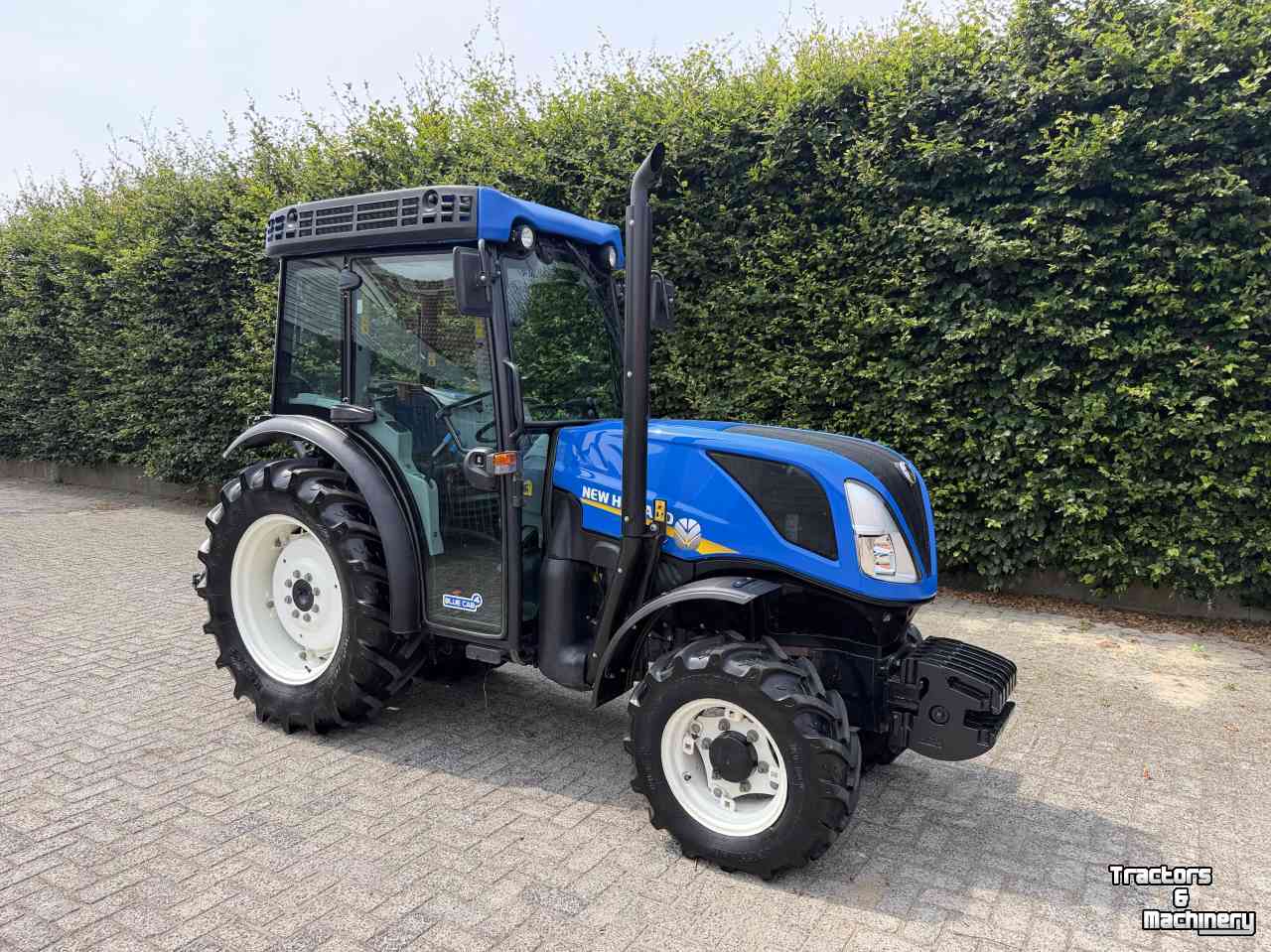 Small-track Tractor New Holland T4.100v