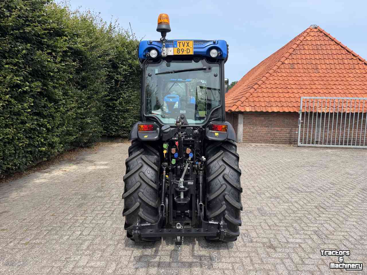 Small-track Tractor New Holland T4.100v