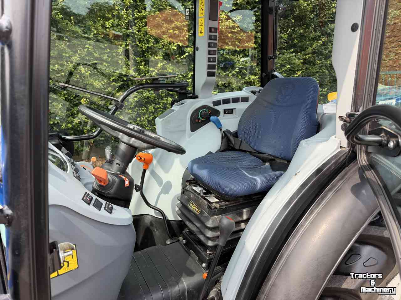 Small-track Tractor New Holland T4.100v