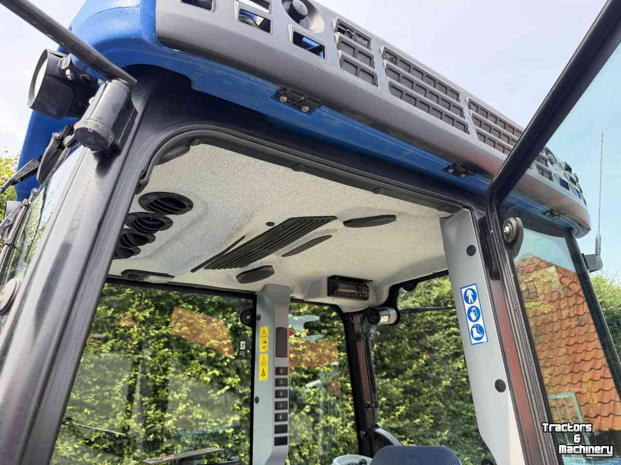 Small-track Tractor New Holland T4.100v