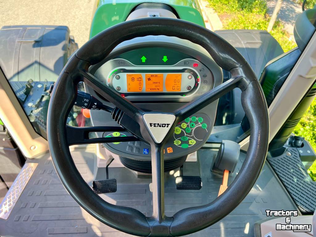 Tractors Fendt 720 Vario S4 Profi Plus