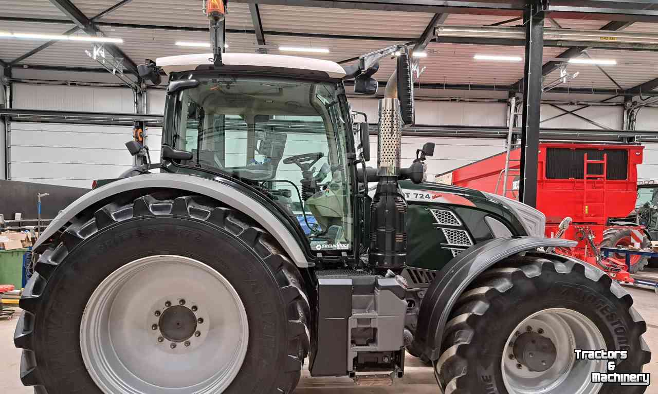 Tractors Fendt 724 S4 Profi Plus Tractor Dennengroen !