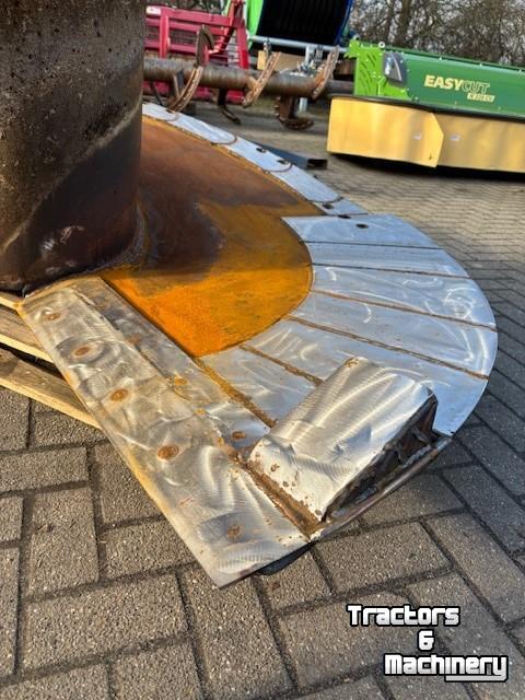Vertical feed mixer Peecon Set mengvijzels met RVS slijtplaten voor bodemdiamete