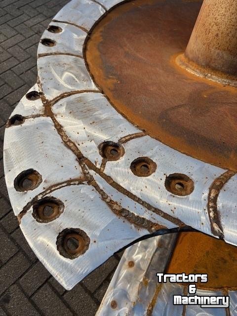 Vertical feed mixer Peecon Set mengvijzels met RVS slijtplaten voor bodemdiamete