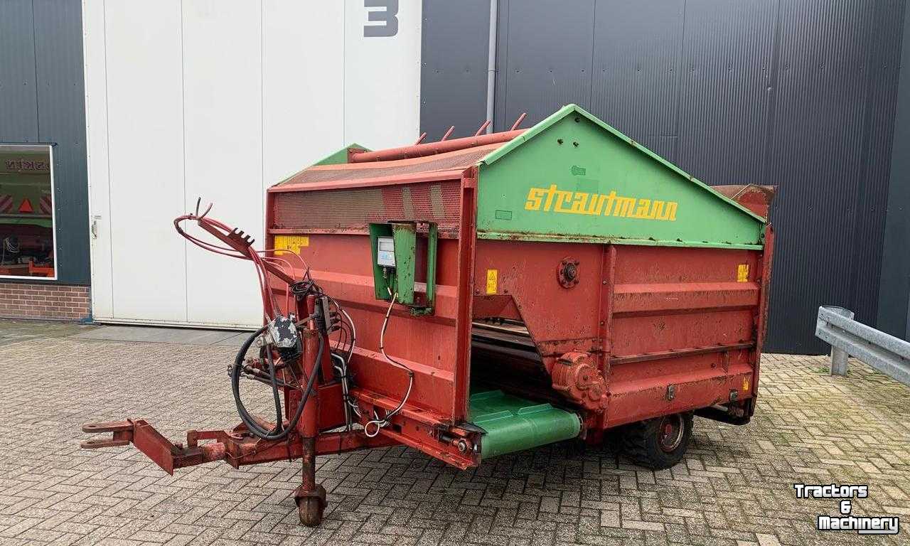 Silage-block distribution wagon Strautmann BVW Blokkenverdeelwagen