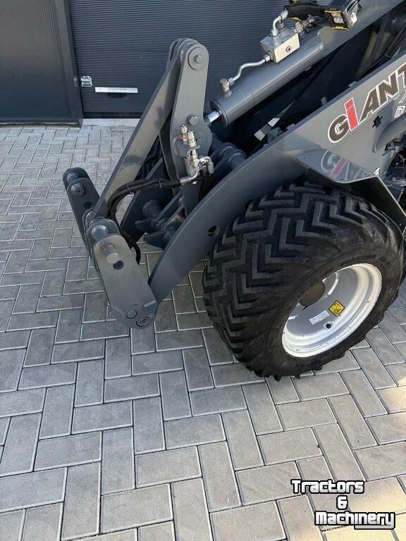 Tractor Giant G2300extra