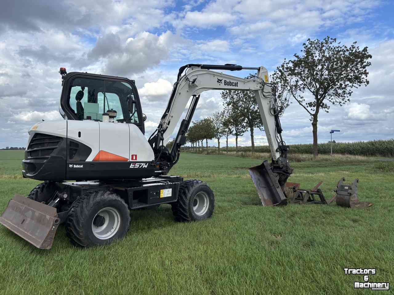 Excavator mobile Bobcat E57W